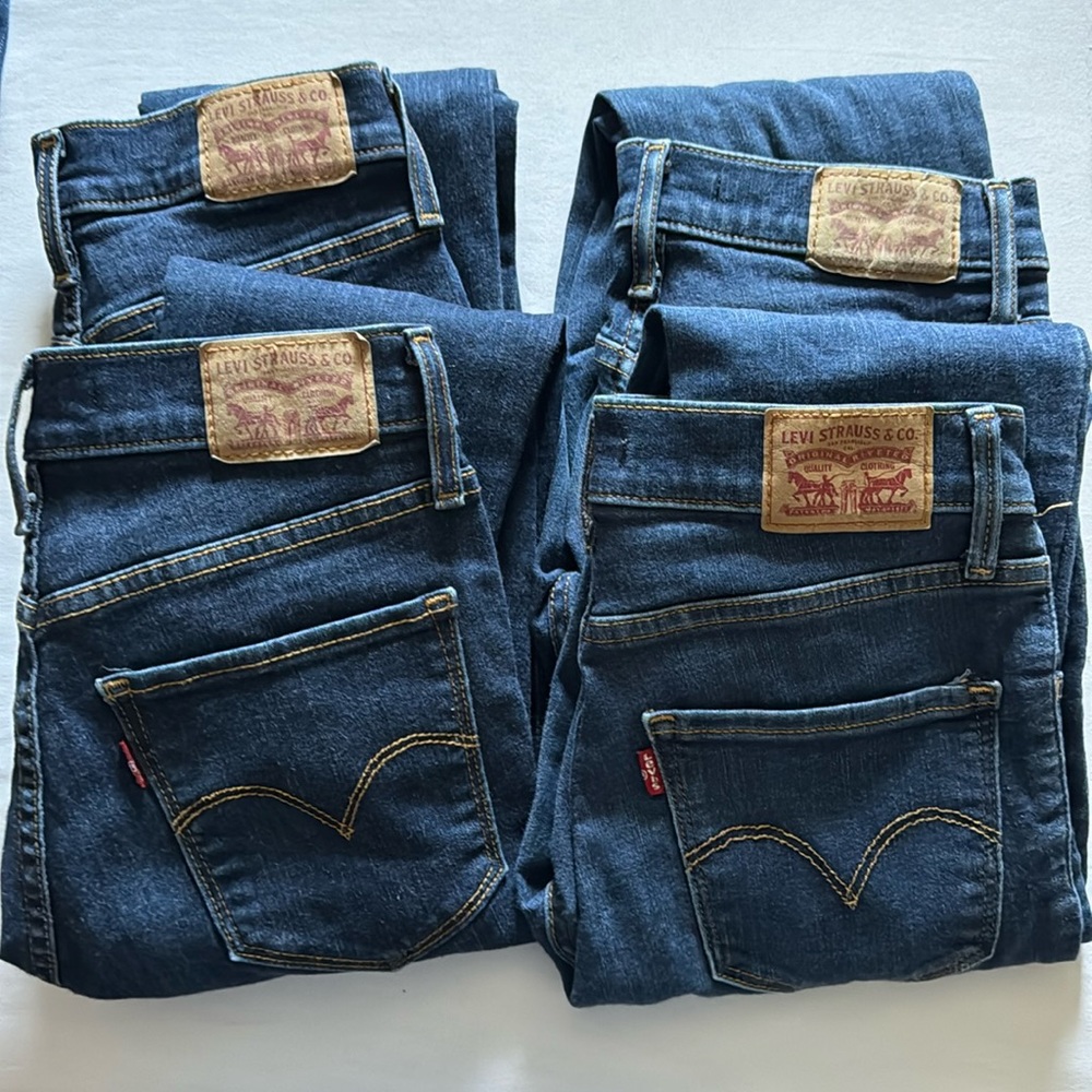 LEVIS 720 High Rise Super Skinny waist 26
